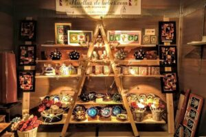 Periodo de vacaciones: del 16/07 al 1/09 Huellas de beb&eacute;s, socarrats, piezas personalizadas y objetos de decoraci&oacute;n.