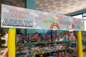 RAYUELA Toys & Coffee y RAYUELA &laquo;Chic&raquo;