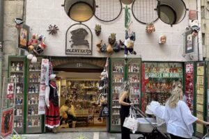 Regalos Olentzero artesan&iacute;a trajes regionales gigantes de goma