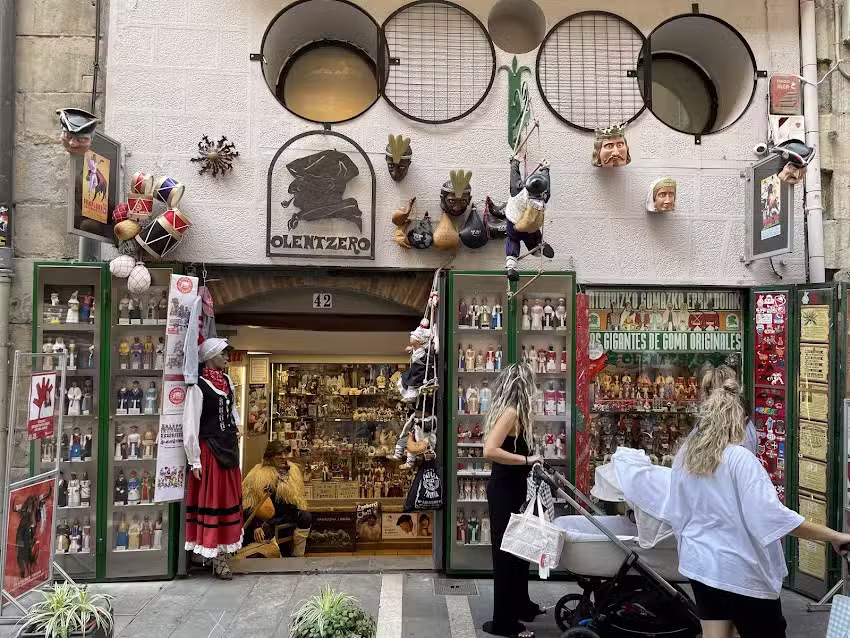 Regalos Olentzero artesan&iacute;a trajes regionales gigantes de goma