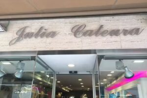 Ropa J&uacute;lia Cateura