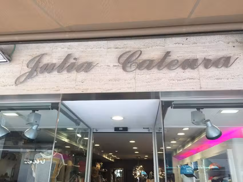 Ropa J&uacute;lia Cateura