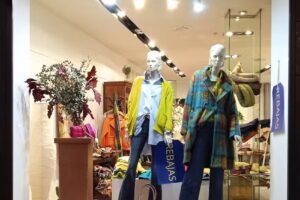 SAHA . Moda y complementos.