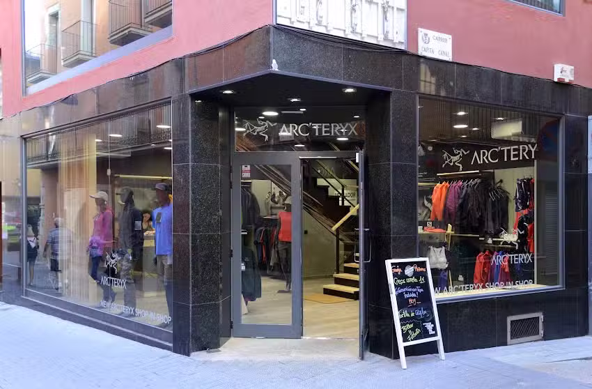 Shop In Shop Arc Teryx i Salomon | Puigcerd&agrave;