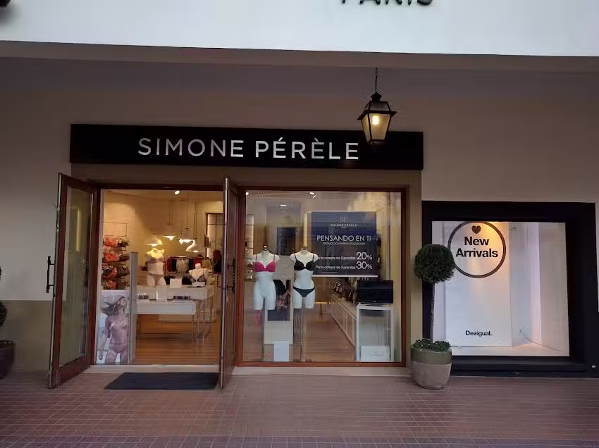Simone P&eacute;r&egrave;le