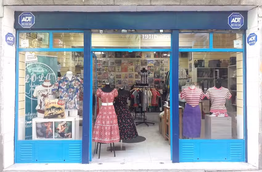 Skinny Records & Lola Vintage