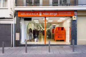 Solidan&ccedil;a/Ropa Amiga NOU BARRIS