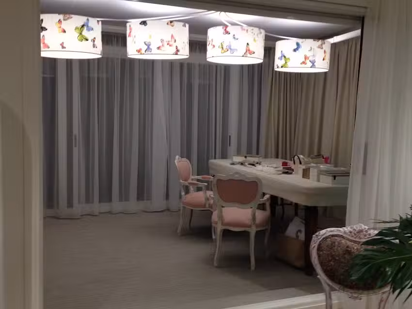 Sue&ntilde;os De Carlota