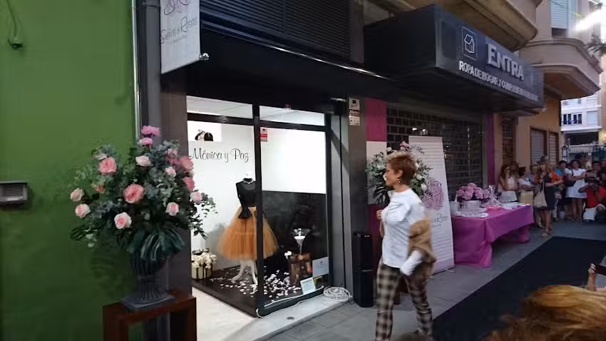 Sue&ntilde;os de Rosas by M&oacute;nica y Paz