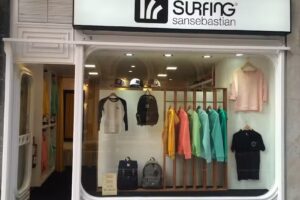 Surfing San Sebasti&aacute;n