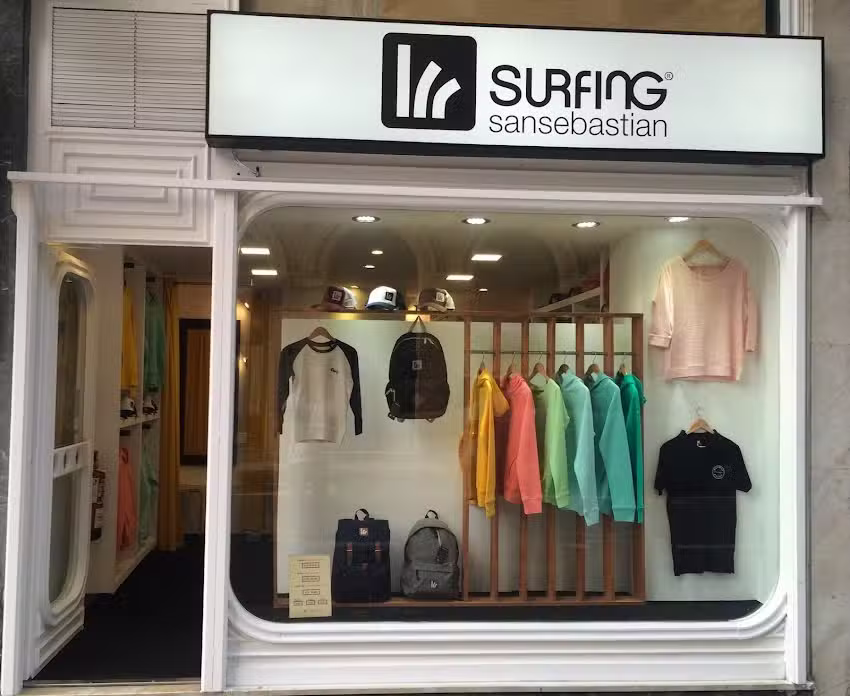 Surfing San Sebasti&aacute;n