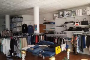 Tenda de roupa Montse