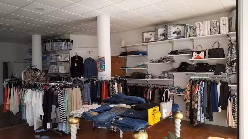 Tenda de roupa Montse