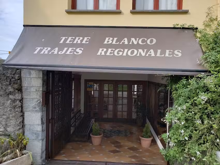 Tere Blanco Trajes Regionales