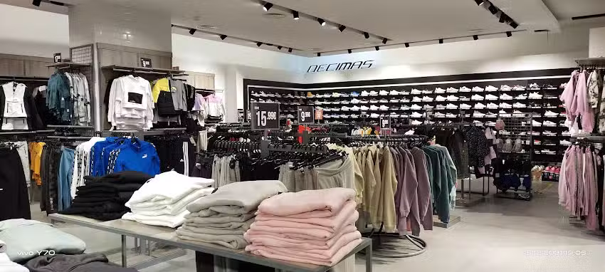 Tienda de deporte Punta Umbr&iacute;a D&eacute;cimas