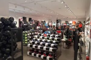 Tienda de deporte R&uacute;a Ram&oacute;n y Cajal D&eacute;cimas