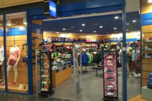 Tienda de deporte V&eacute;lez-M&aacute;laga D&eacute;cimas
