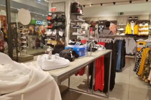 Tienda de moda urbana Diagonal Mar Barcelona Polinesia