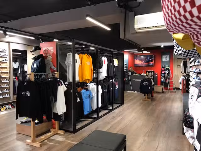 Tienda de zapatillas &ndash; Foot on Mars Elda