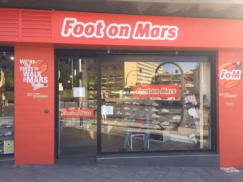 Tienda de zapatillas &ndash; Foot on Mars Granada