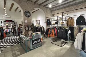 UNCUT &ndash; Vintage Store & Unique items