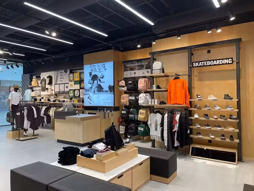 Vans Store Madrid CC Intu Xanad&uacute;