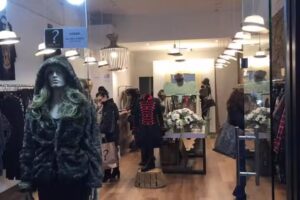 Why Not ? Barcelona. Tienda de Ropa para mujeres modernas. Estilo baggy, street style, denim Style, casual. Complementos.