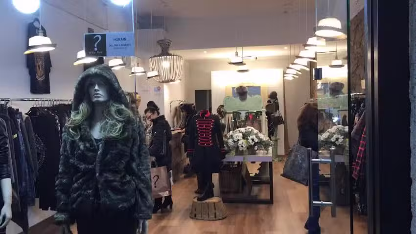 Why Not ? Barcelona. Tienda de Ropa para mujeres modernas. Estilo baggy, street style, denim Style, casual. Complementos.