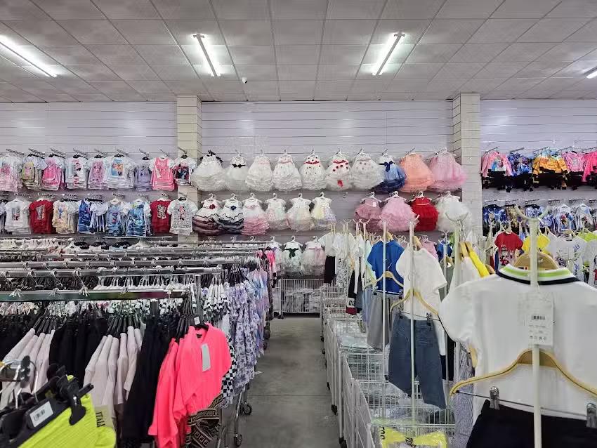 YIWEI S.L. Venta al por mayor de ropa infantil